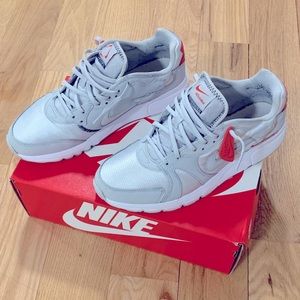 Nike Atsuma, size 9